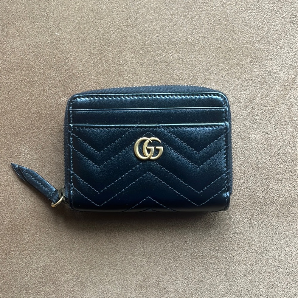 Black Gucci wallet/card holder